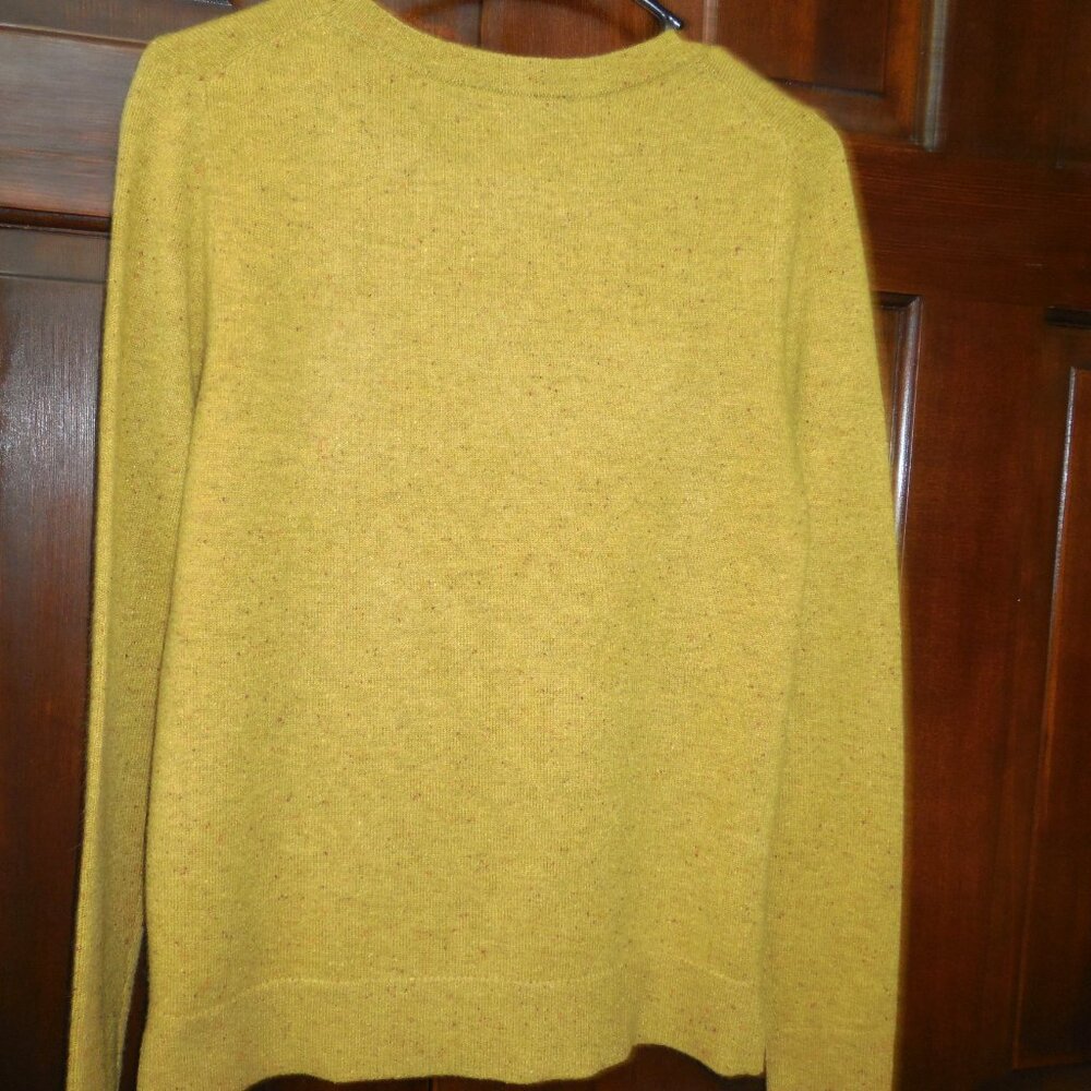 Ann Taylor cashmere crew neck sweater. - Picture 3 of 3